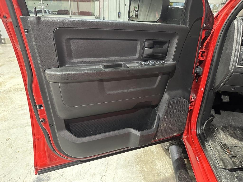 RAM 2500 Tradesman 4x4 Crew Cab 6'4" Box 2018