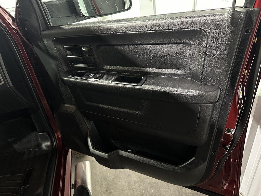 RAM 3500 4WD Crew Cab 169" Tradesman 2016