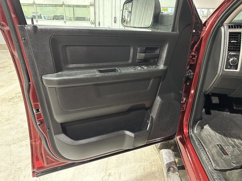 RAM 3500 4WD Crew Cab 169" Tradesman 2016