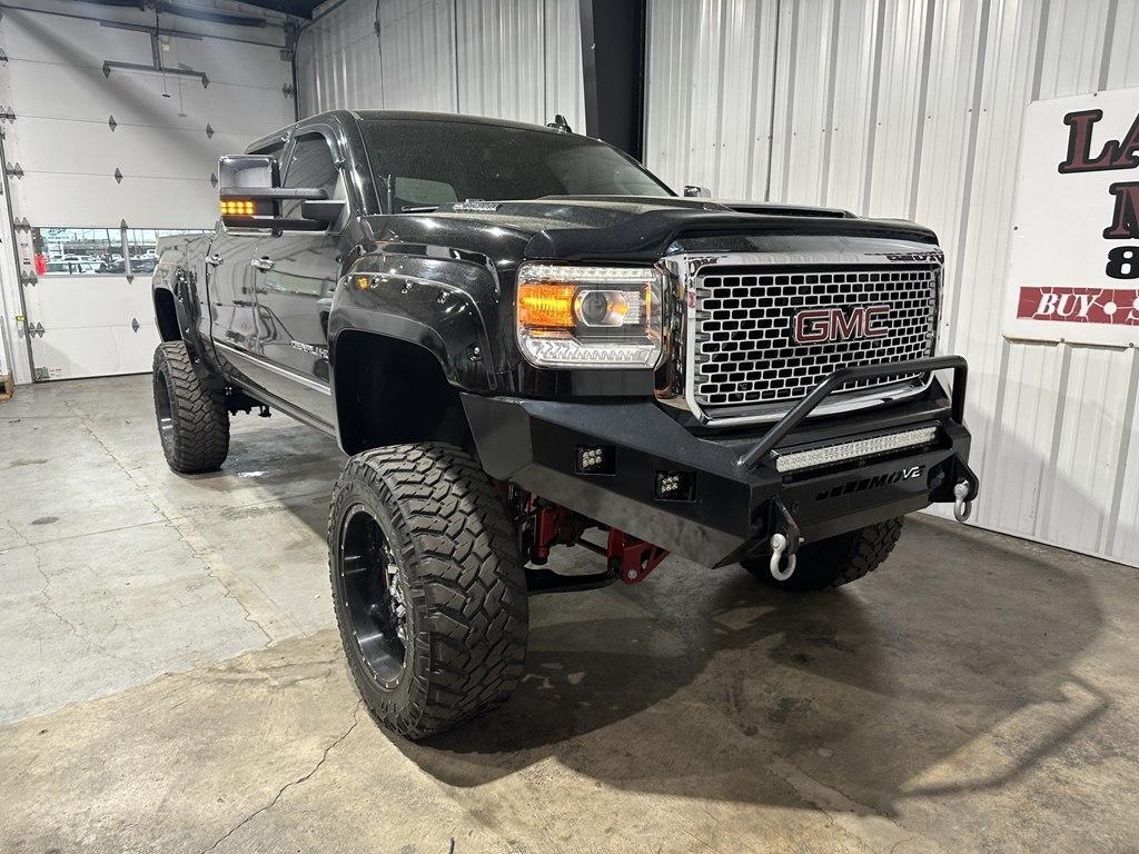 GMC Sierra 2500HD 4WD Crew Cab 153.7" Denali 2017