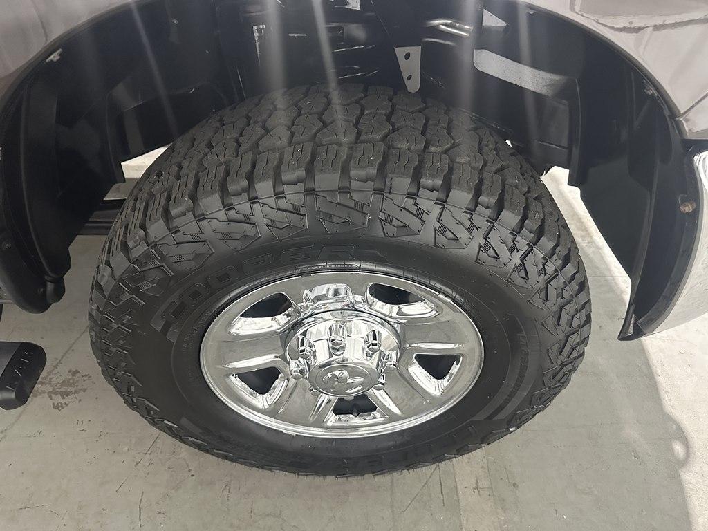 RAM 2500 Tradesman 4x4 Crew Cab 6'4" Box 2017