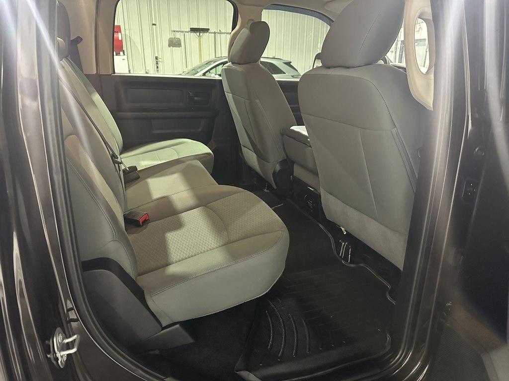 RAM 2500 Tradesman 4x4 Crew Cab 6'4" Box 2017