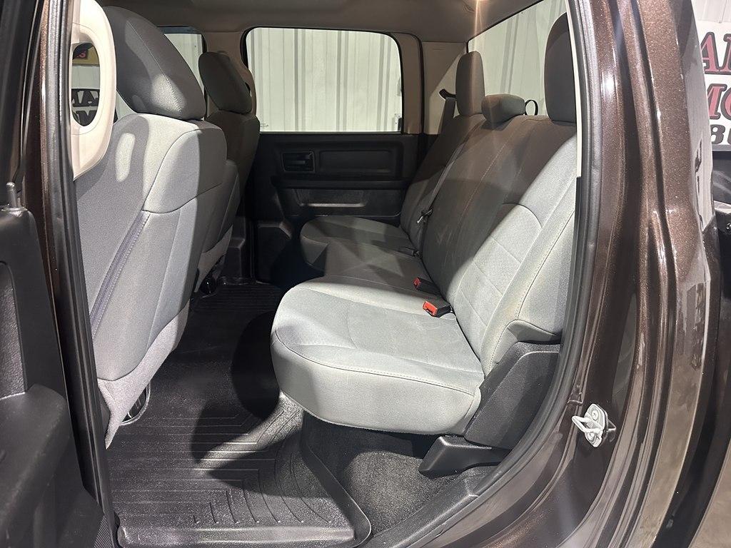 RAM 2500 Tradesman 4x4 Crew Cab 6'4" Box 2017