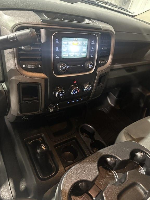 RAM 2500 Tradesman 4x4 Crew Cab 6'4" Box 2017