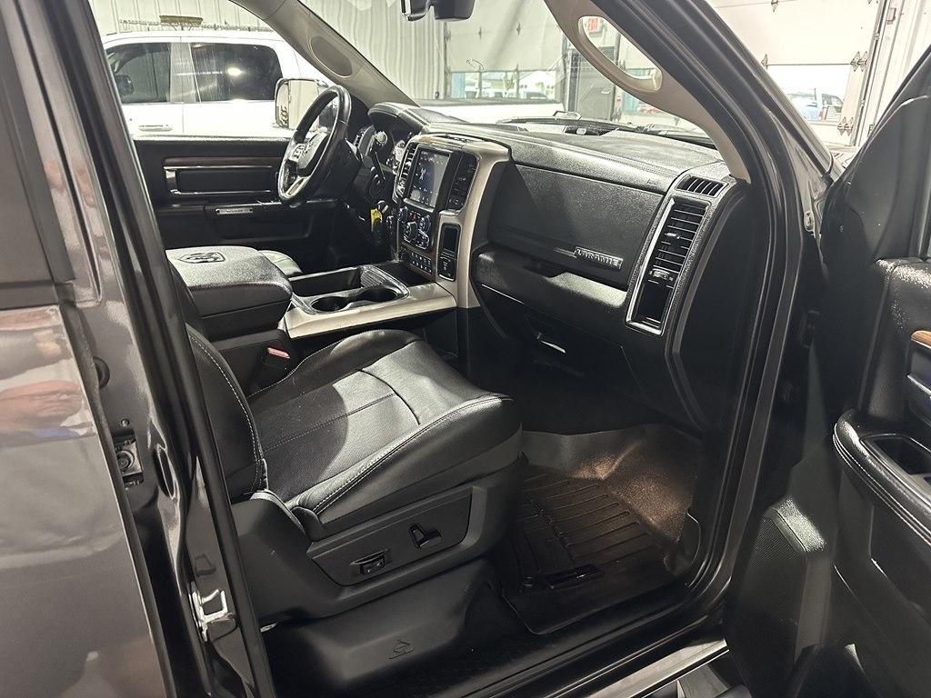 RAM 3500 Laramie 4x4 Crew Cab 8' Box 2018
