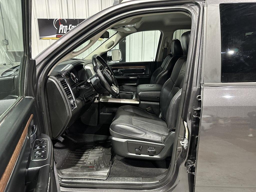 RAM 3500 Laramie 4x4 Crew Cab 8' Box 2018