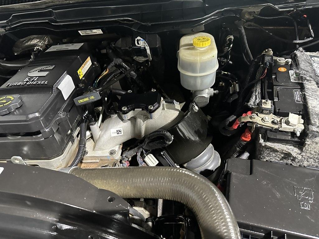 RAM 3500 Laramie 4x4 Crew Cab 8' Box 2018