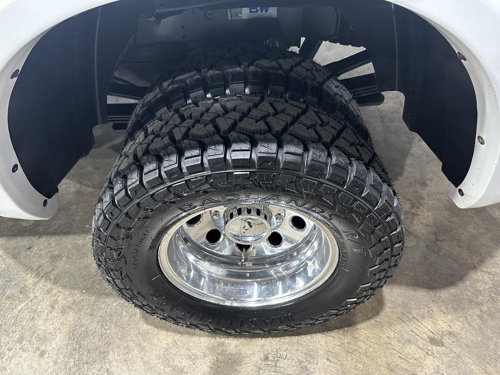 Dodge 3500 4WD Mega Cab 160.5" Laramie 2012