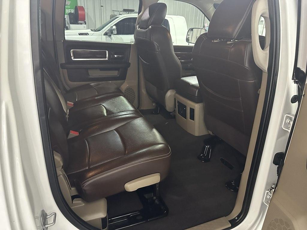 Dodge 3500 4WD Mega Cab 160.5" Laramie 2012