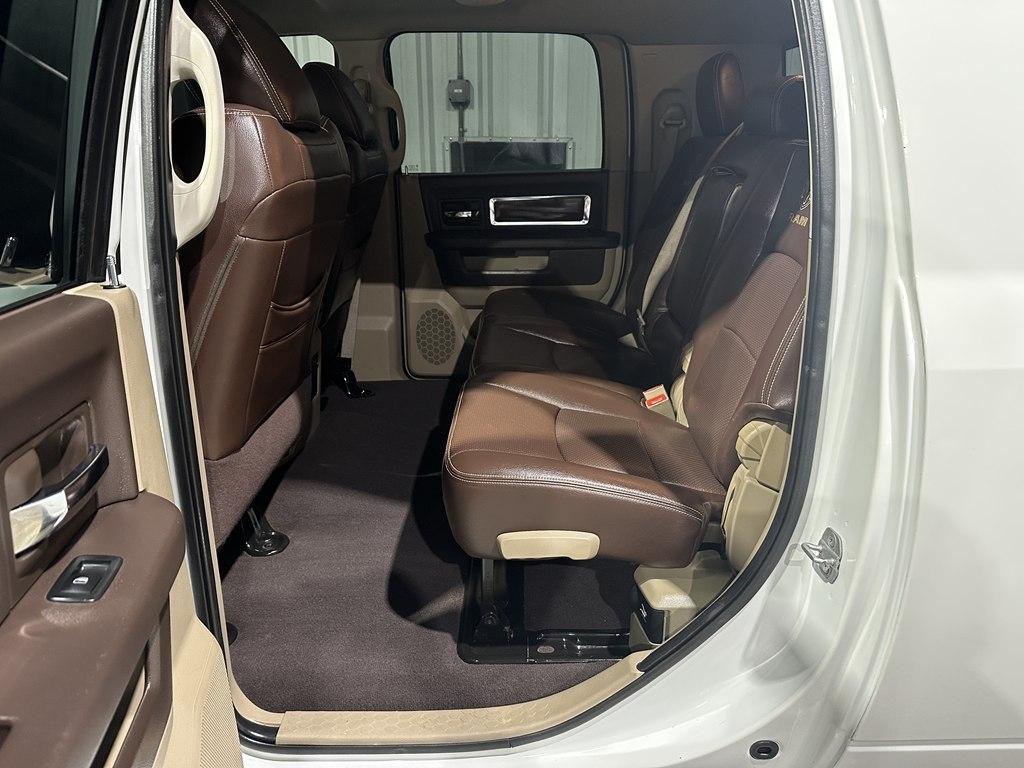 Dodge 3500 4WD Mega Cab 160.5" Laramie 2012