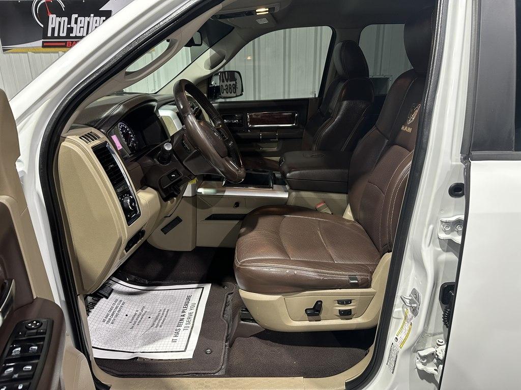 Dodge 3500 4WD Mega Cab 160.5" Laramie 2012