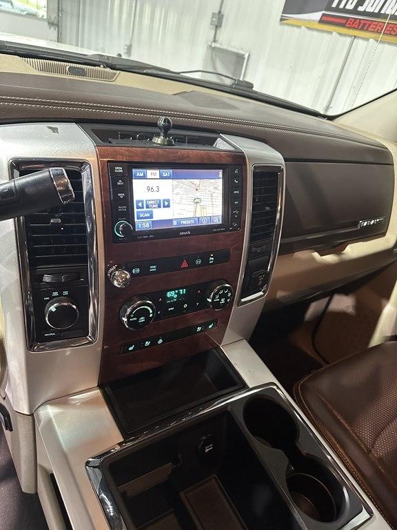 Dodge 3500 4WD Mega Cab 160.5" Laramie 2012