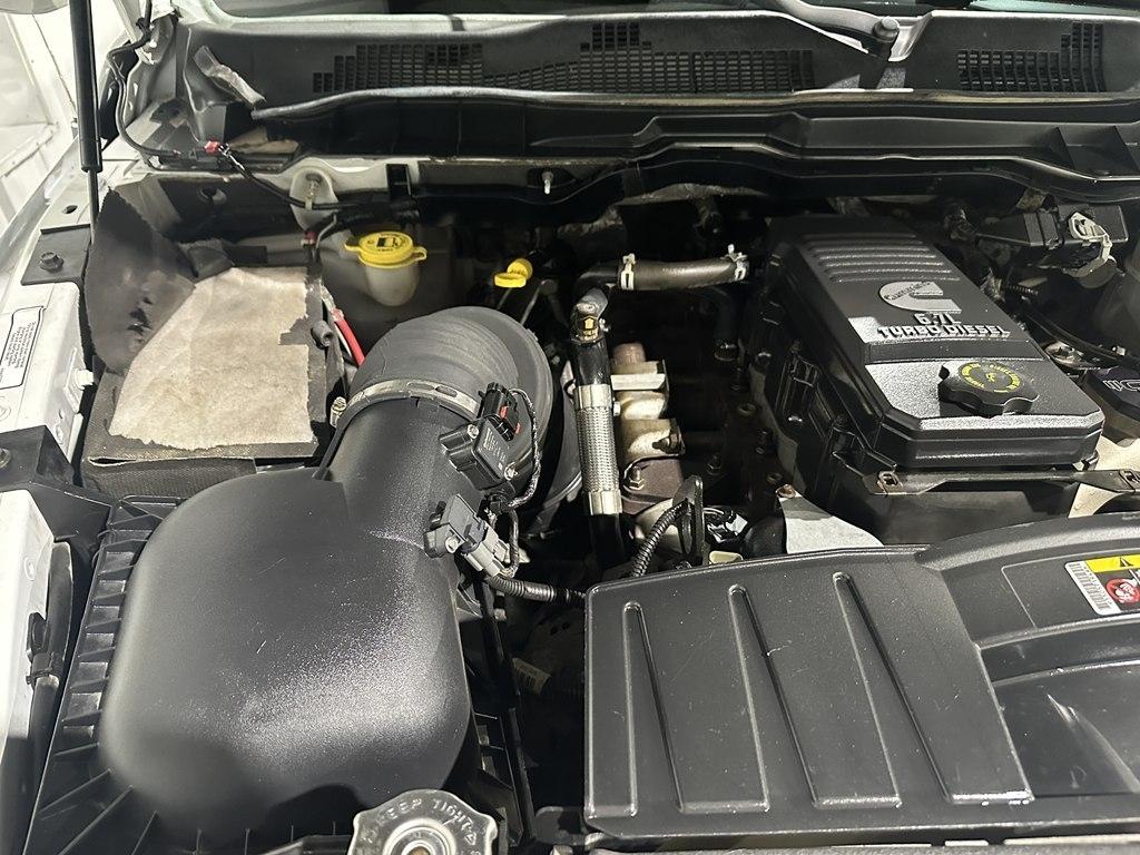 Dodge 3500 4WD Mega Cab 160.5" Laramie 2012