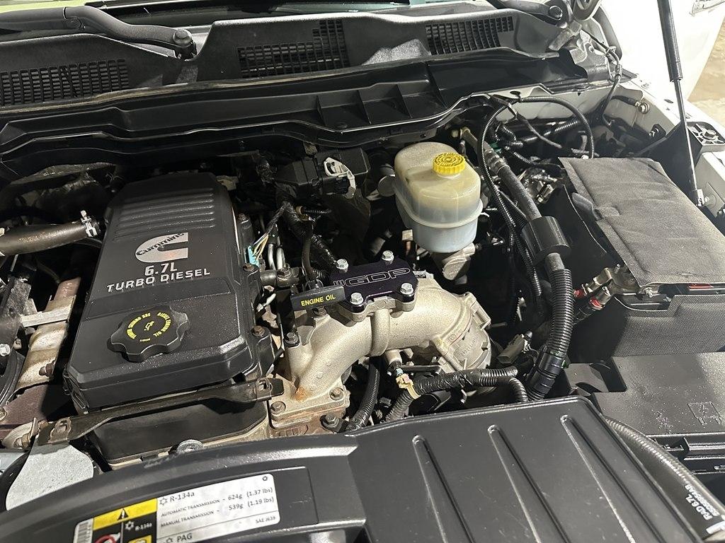 Dodge 3500 4WD Mega Cab 160.5" Laramie 2012