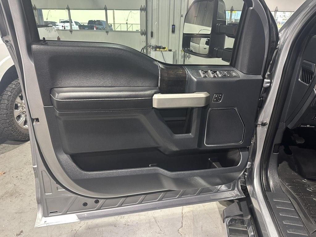 Ford Super Duty F-250 SRW Lariat 4WD Crew Cab 6.75' Box 2022