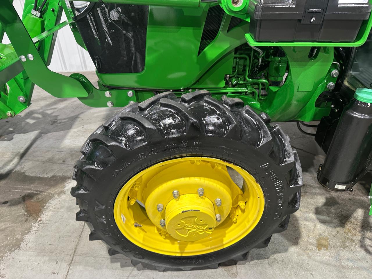 John Deere 5065E  2022