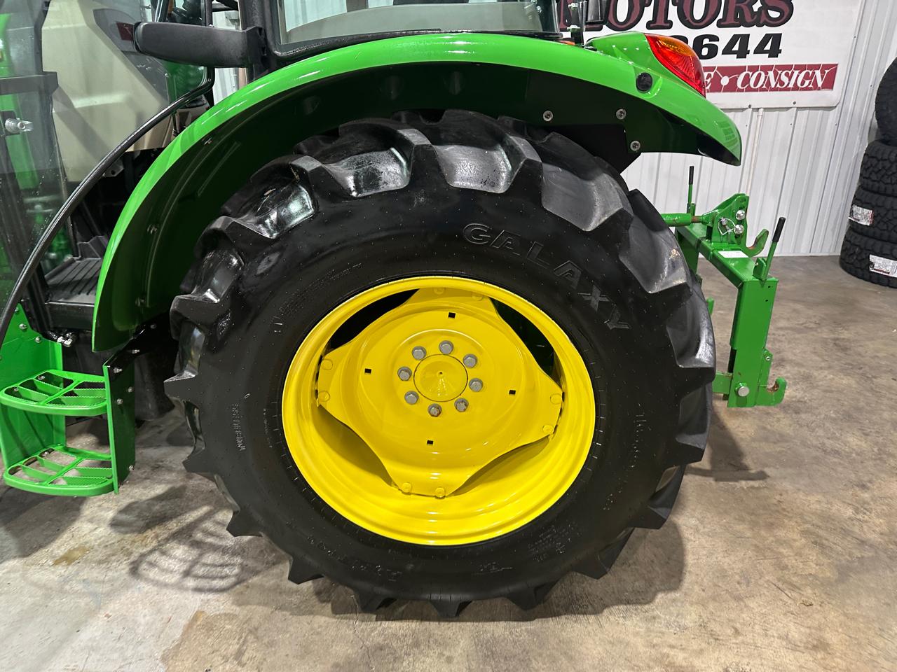 John Deere 5065E  2022