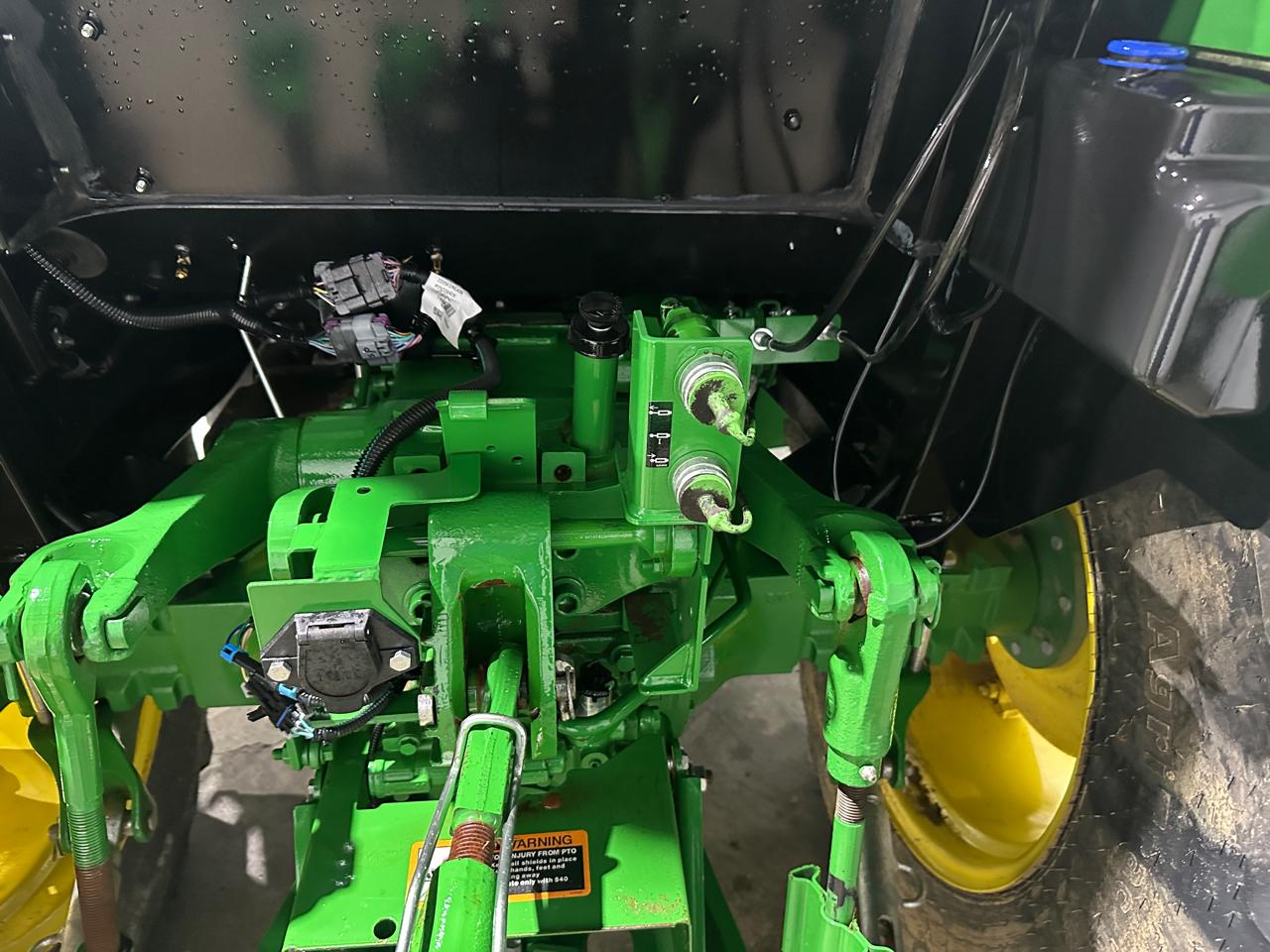 John Deere 5065E  2022