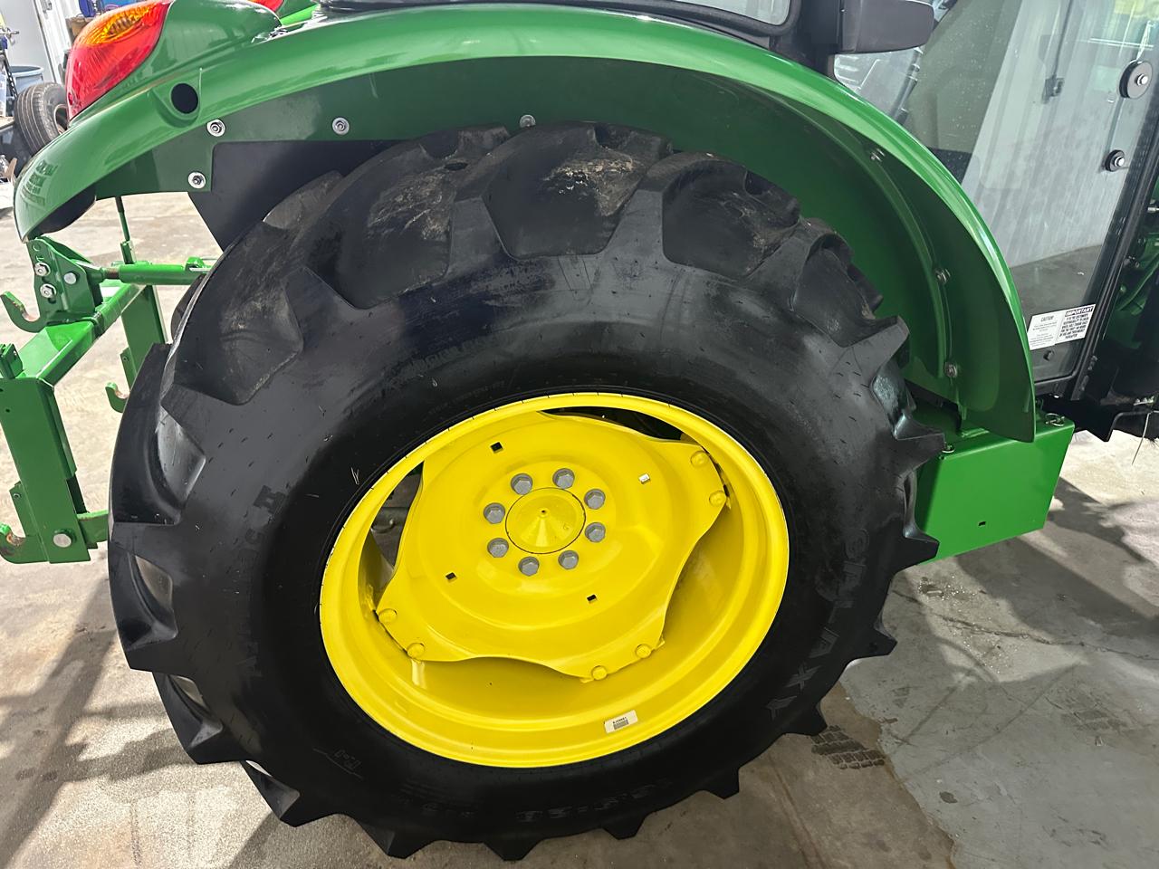John Deere 5065E  2022