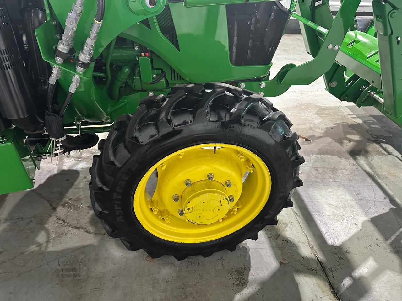 John Deere 5065E  2022