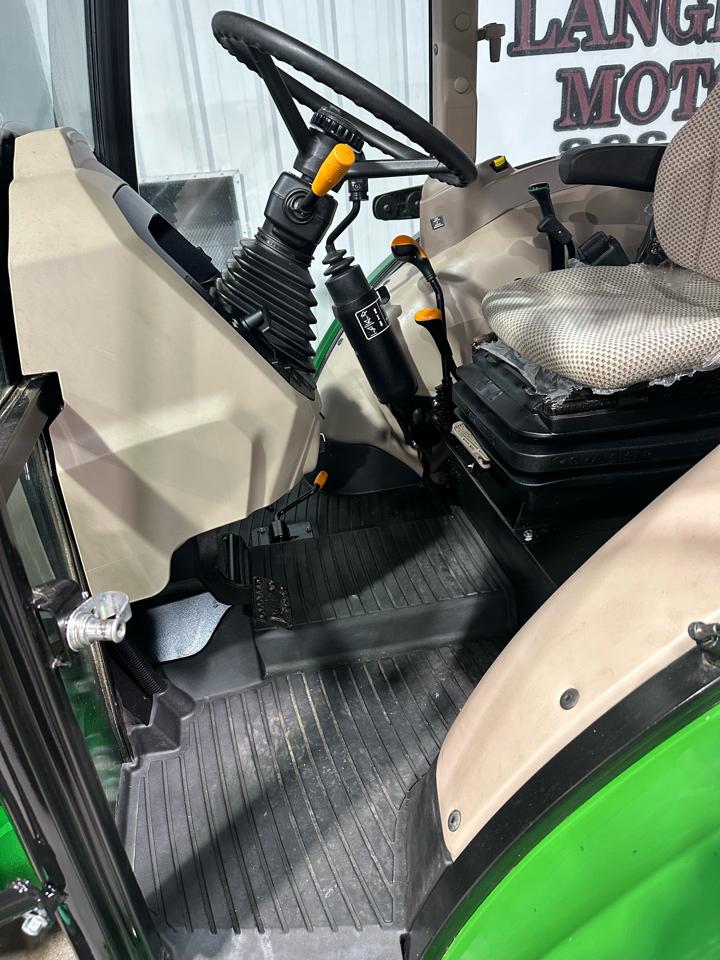 John Deere 5065E  2022