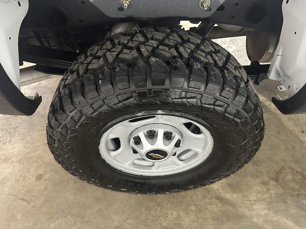 Chevrolet Silverado 2500HD Built After Aug 14 4WD Reg Cab 133.6" Work Truck 2015
