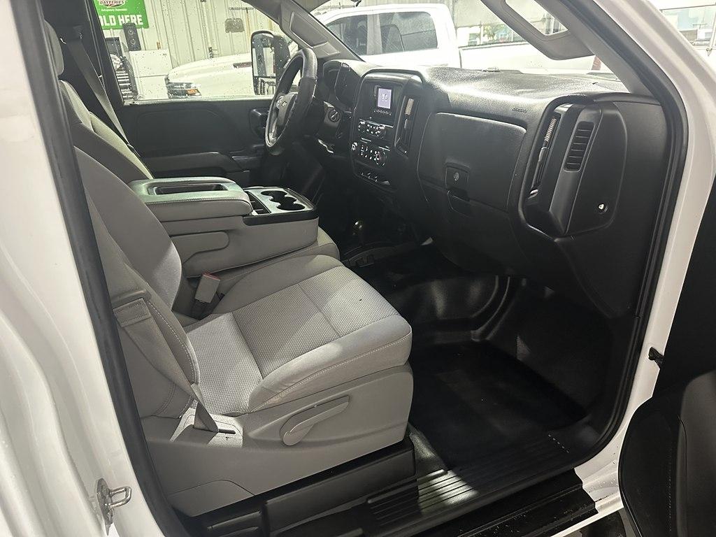 Chevrolet Silverado 2500HD Built After Aug 14 4WD Reg Cab 133.6" Work Truck 2015