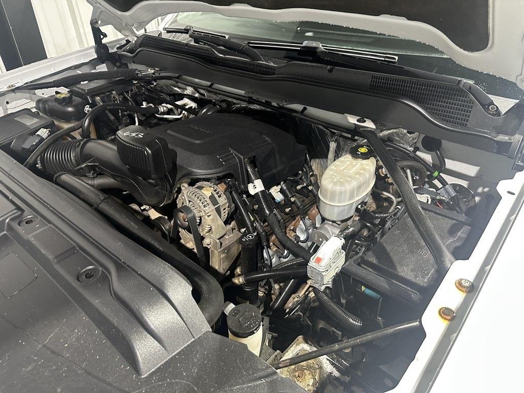 Chevrolet Silverado 2500HD Built After Aug 14 4WD Reg Cab 133.6" Work Truck 2015