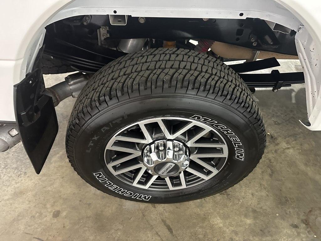 Ford Super Duty F-350 SRW Lariat 4WD Crew Cab 8' Box 2019