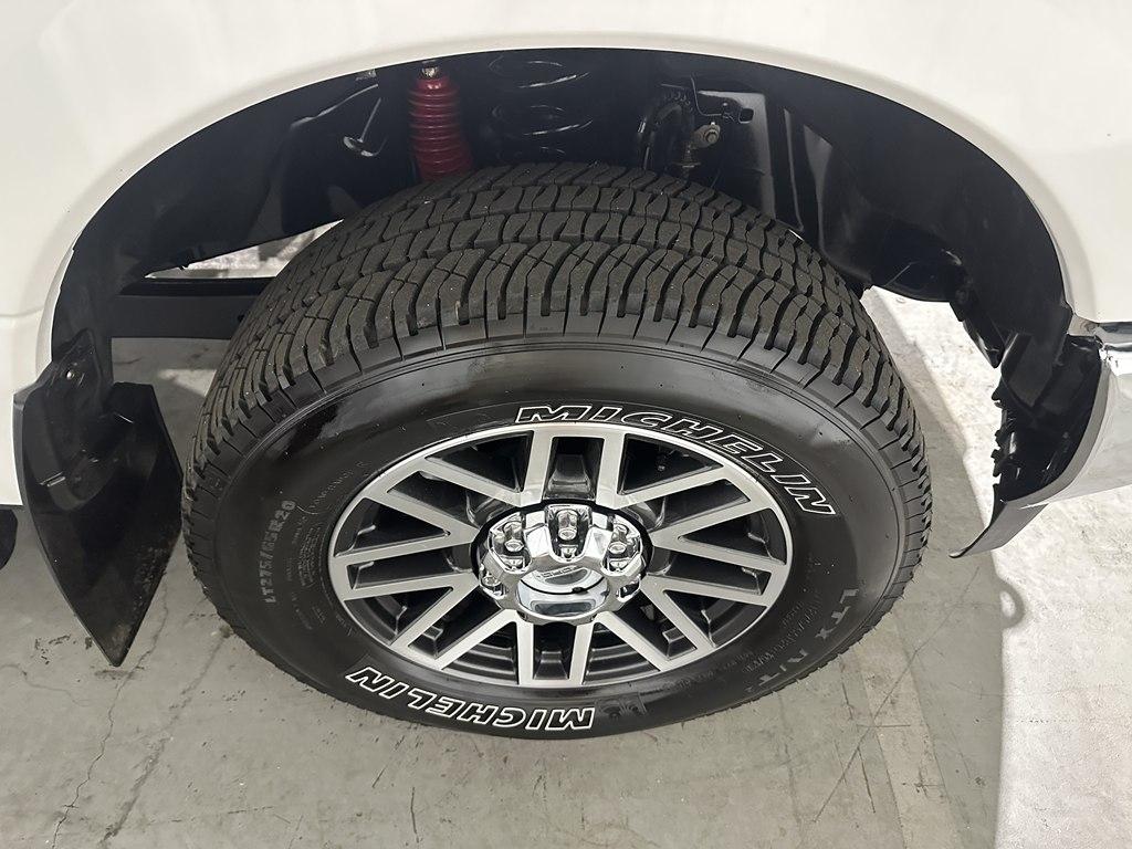 Ford Super Duty F-350 SRW Lariat 4WD Crew Cab 8' Box 2019