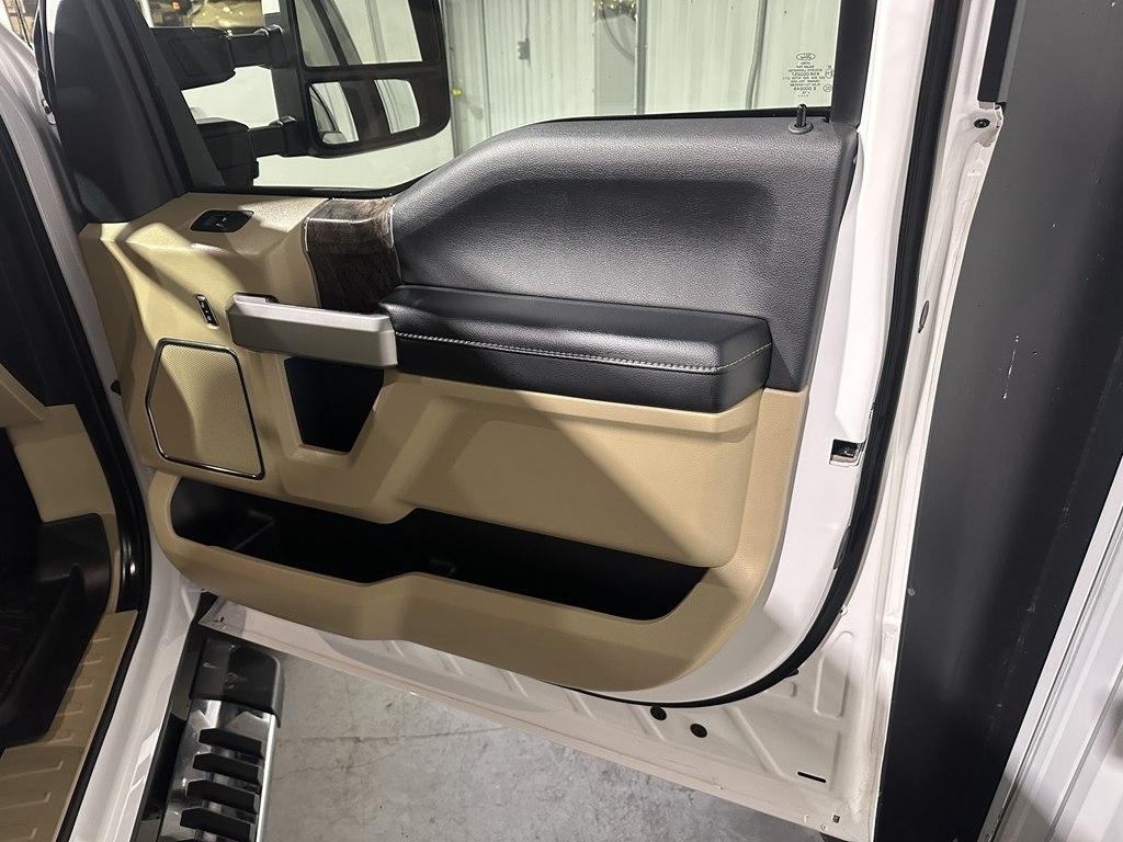 Ford Super Duty F-350 SRW Lariat 4WD Crew Cab 8' Box 2019