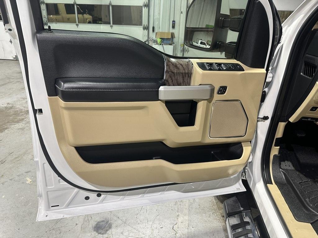 Ford Super Duty F-350 SRW Lariat 4WD Crew Cab 8' Box 2019