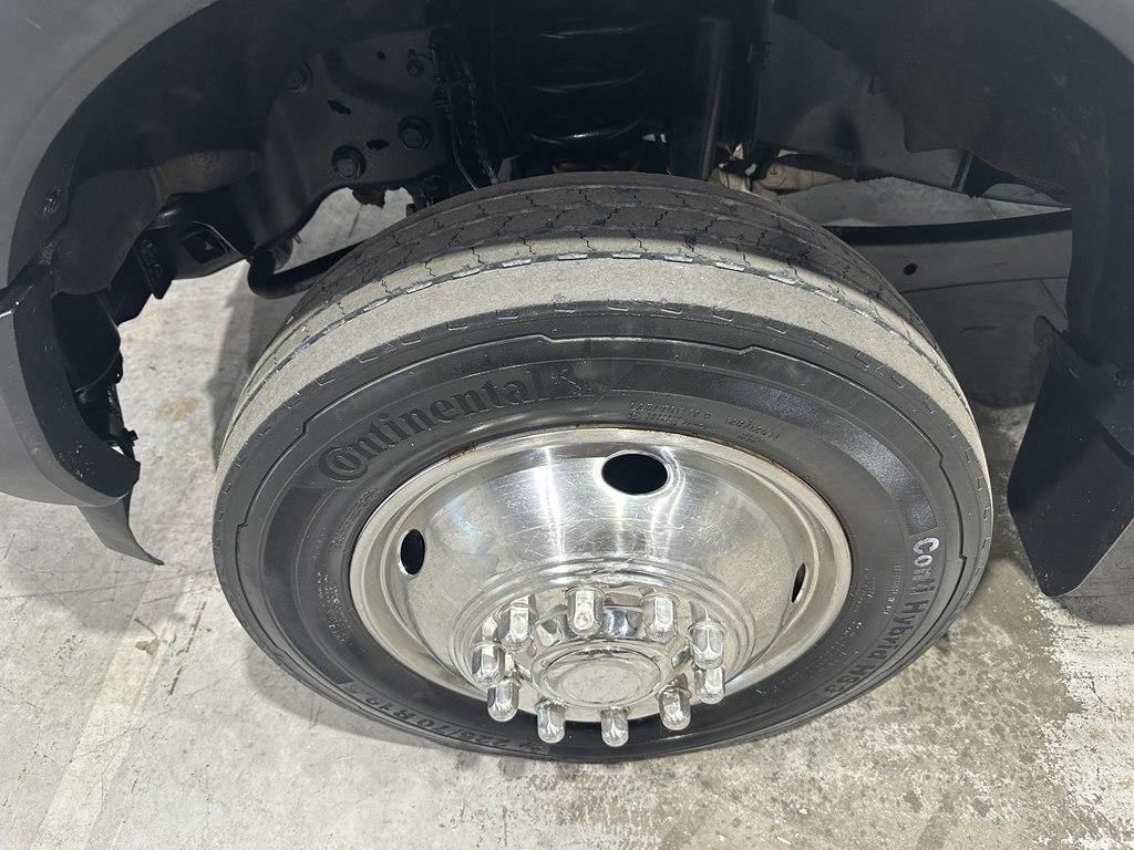 Ford Super Duty F-550 DRW XL 4WD Reg Cab 169" WB 84" CA 2019