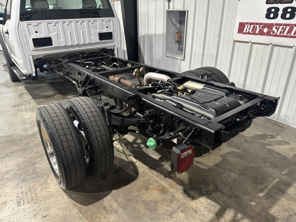 Ford Super Duty F-550 DRW XL 4WD Reg Cab 169" WB 84" CA 2019