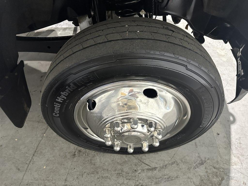 Ford Super Duty F-550 DRW XL 4WD Reg Cab 169" WB 84" CA 2019