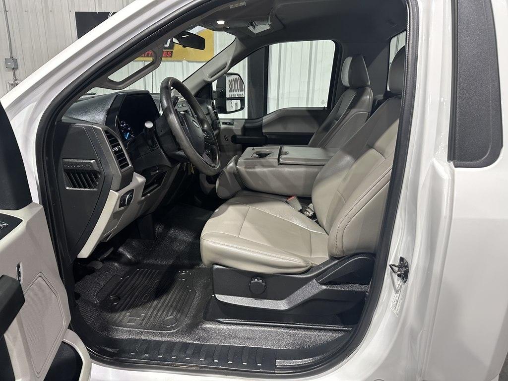 Ford Super Duty F-550 DRW XL 4WD Reg Cab 169" WB 84" CA 2019