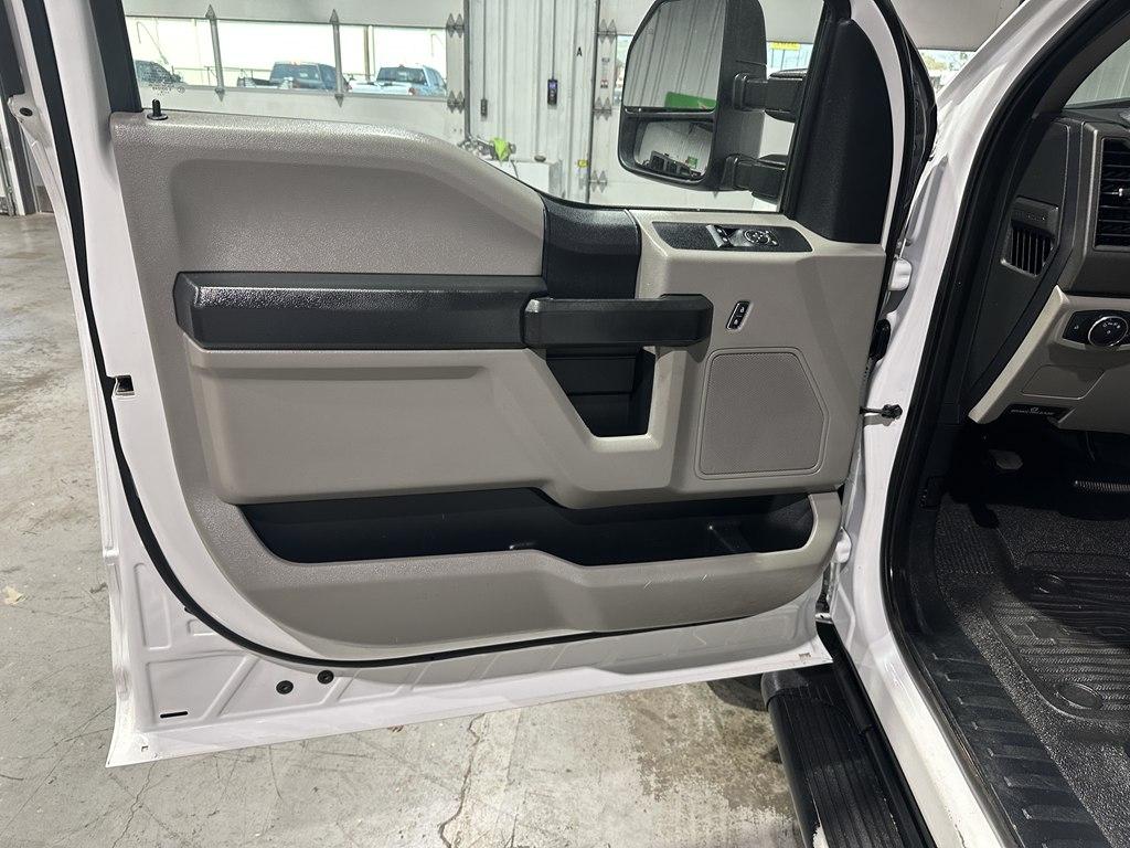 Ford Super Duty F-550 DRW XL 4WD Reg Cab 169" WB 84" CA 2019