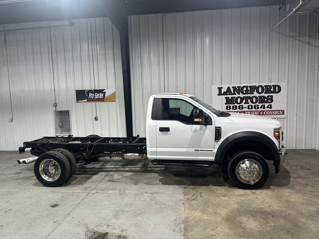 Ford Super Duty F-550 DRW XL 4WD Reg Cab 169" WB 84" CA 2019