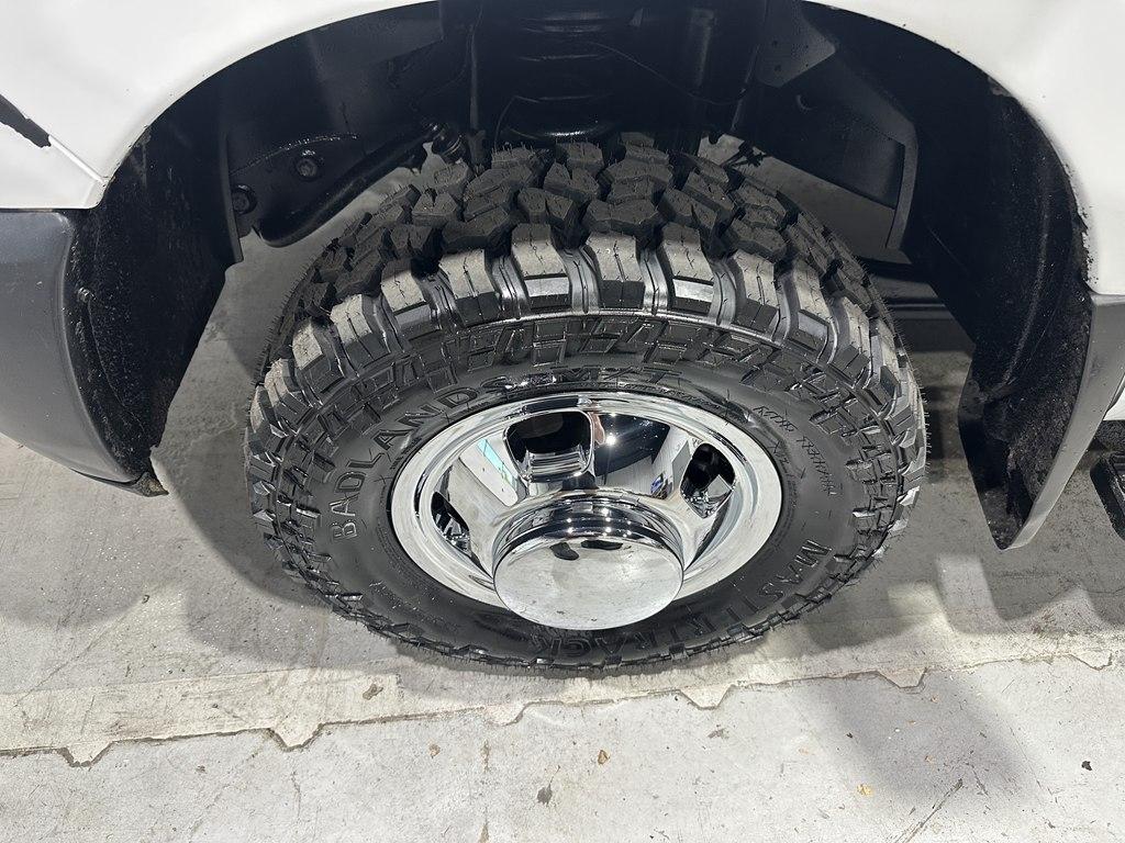 RAM 3500 Chassis Cab Tradesman 2WD Reg Cab 84" CA 167.5" WB 2017