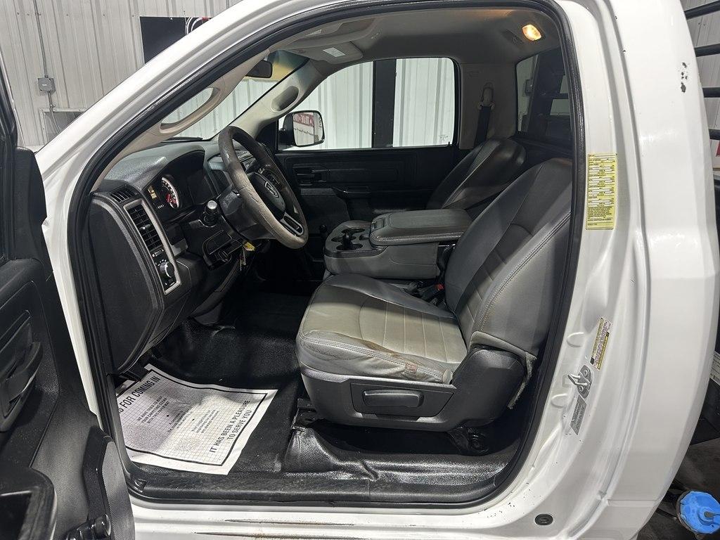 RAM 3500 Chassis Cab Tradesman 2WD Reg Cab 84" CA 167.5" WB 2017