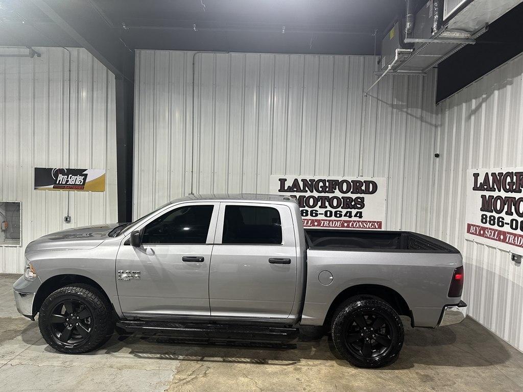 RAM 1500 4WD Crew Cab 140.5" SLT 2019