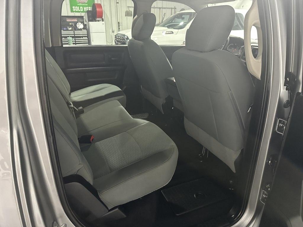 RAM 1500 4WD Crew Cab 140.5" SLT 2019