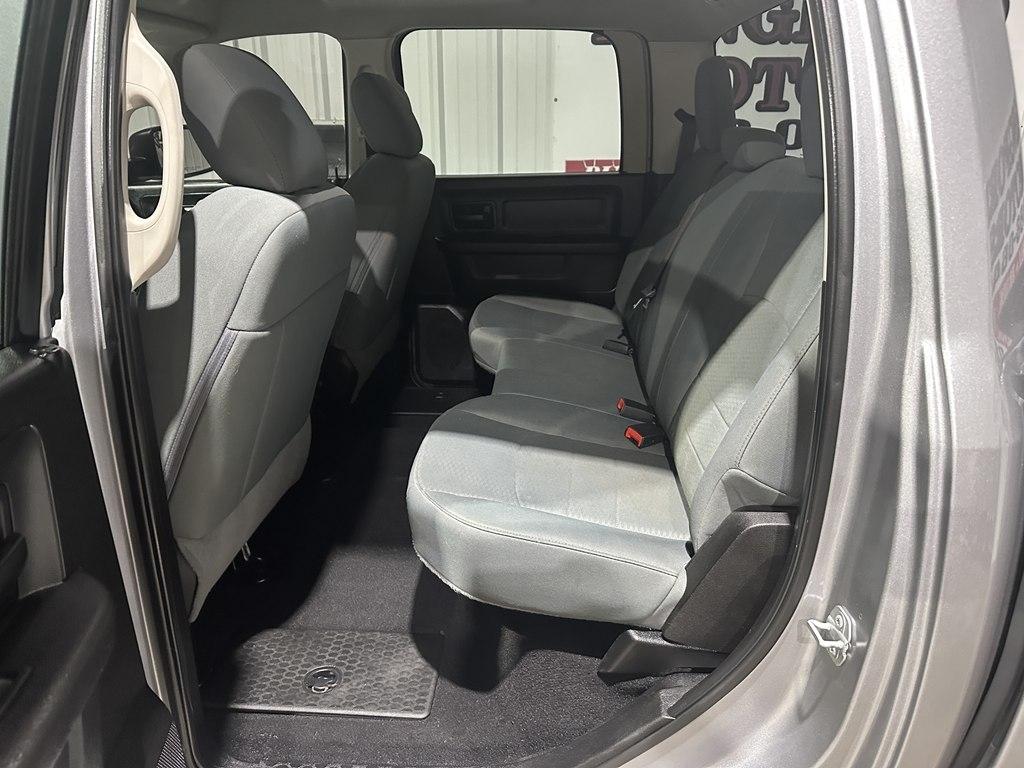 RAM 1500 4WD Crew Cab 140.5" SLT 2019