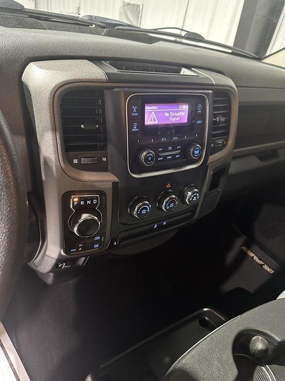 RAM 1500 4WD Crew Cab 140.5" SLT 2019