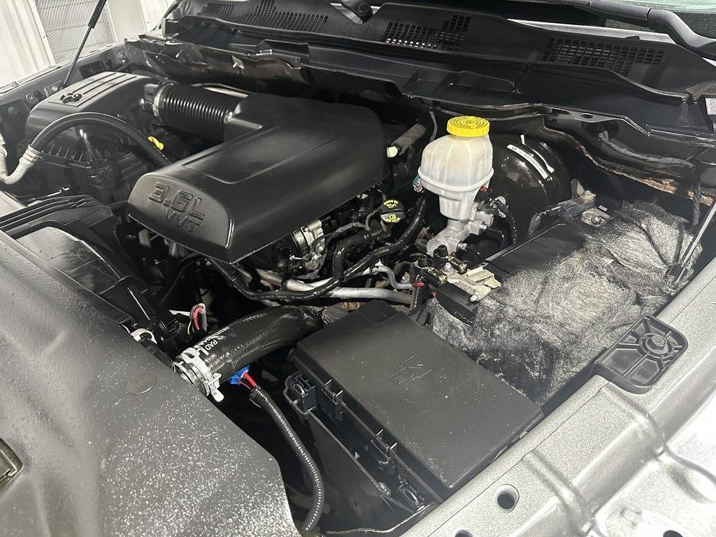 RAM 1500 4WD Crew Cab 140.5" SLT 2019