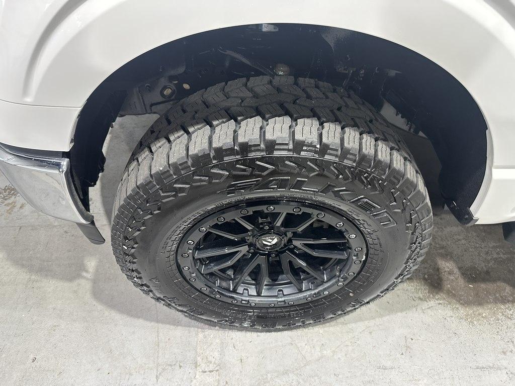 Ford F-150 XL 4WD SuperCrew 5.5' Box 2023