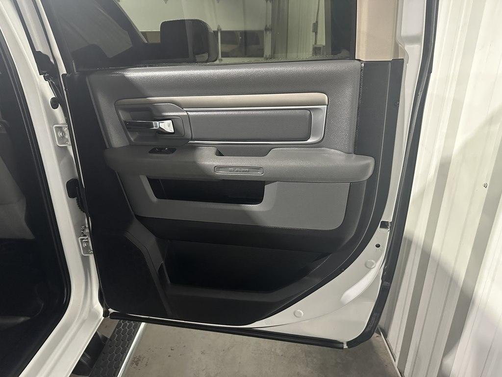 RAM 2500 4WD Mega Cab 160.5" Big Horn 2015