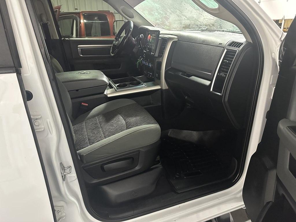 RAM 2500 4WD Mega Cab 160.5" Big Horn 2015