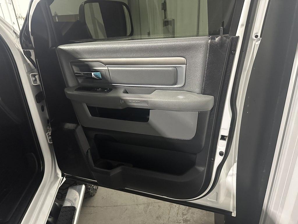 RAM 2500 4WD Mega Cab 160.5" Big Horn 2015
