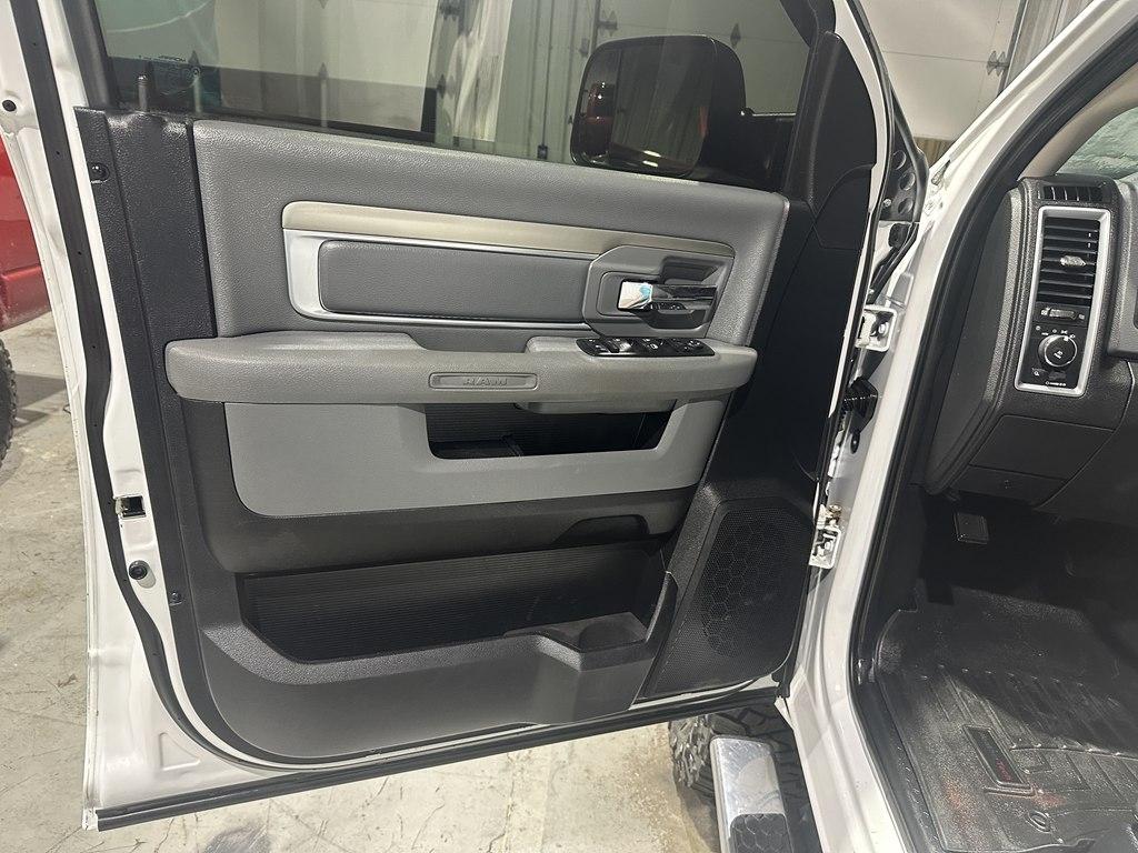 RAM 2500 4WD Mega Cab 160.5" Big Horn 2015